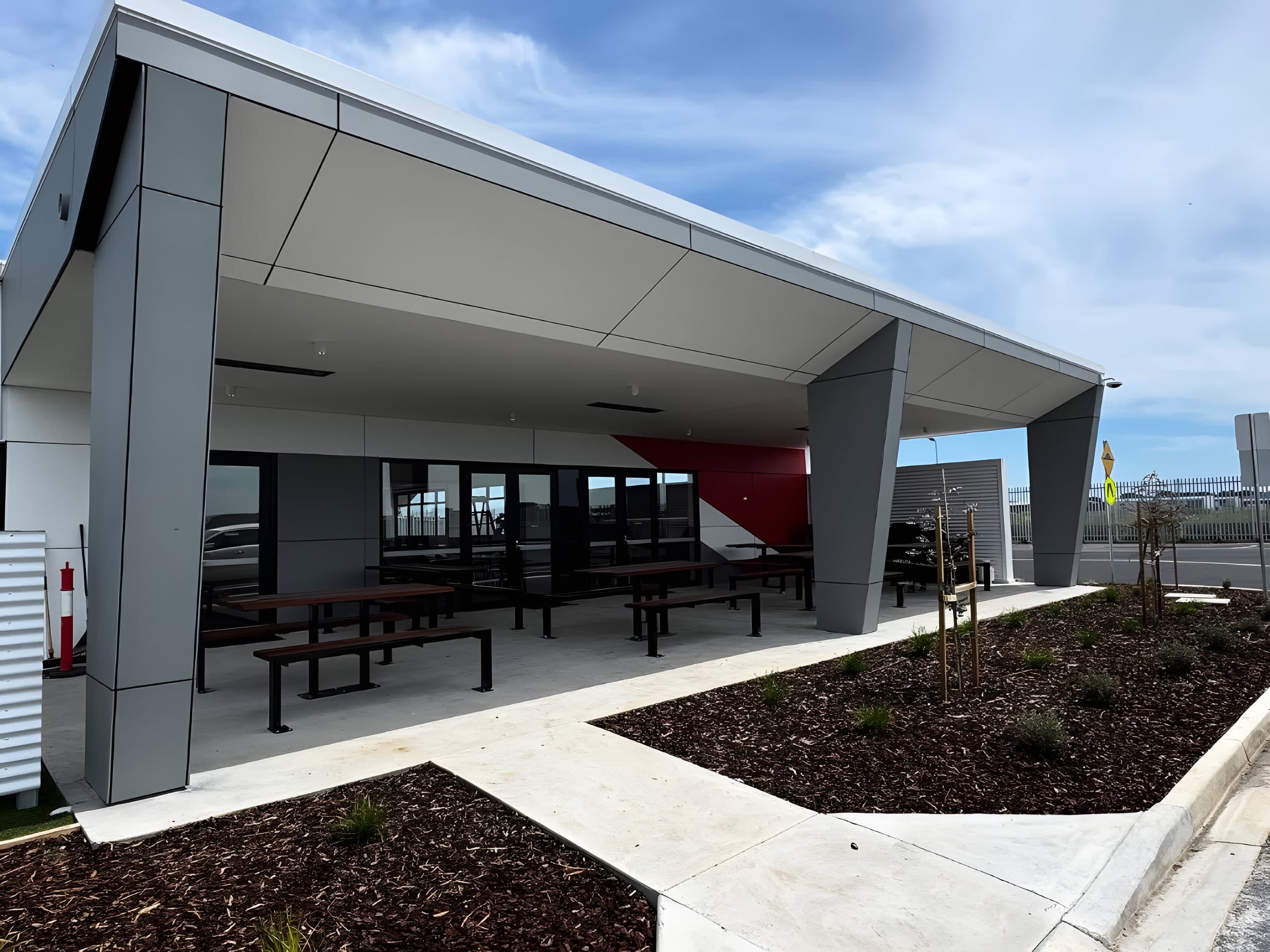 Modular commercial amenities building